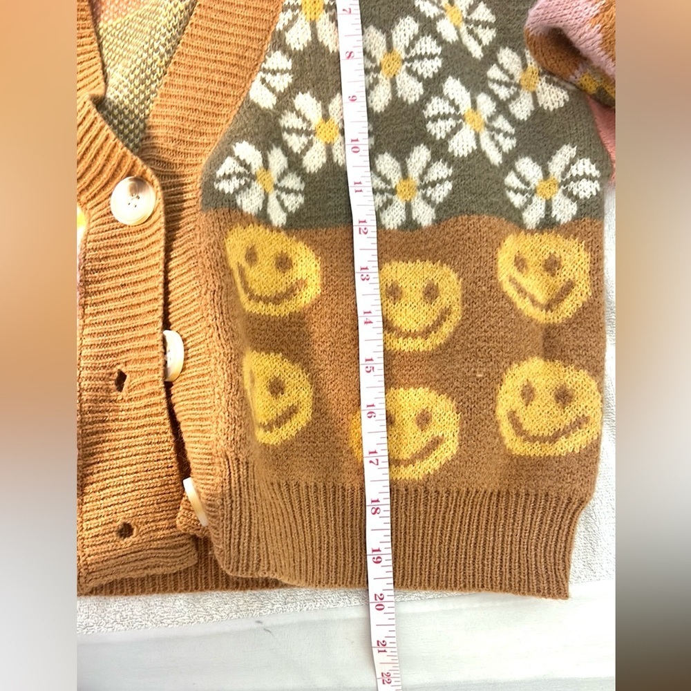 Debut, Retro Throw-back Cardigan Sweater, Adorable Flower-Child Vibe, Size XS - Picture 9 of 9